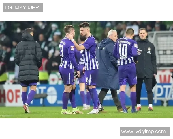 德乙激战奥厄迎战科隆双方争夺关键积分展现球队实力与战术较量