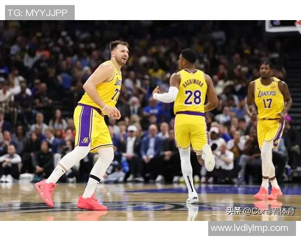 湖人雄鹿对决球迷热议赛季精彩瞬间与未来展望